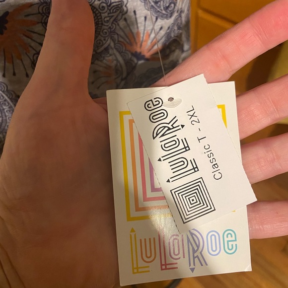 NWT 2X Classic Tee Lularoe - Picture 5 of 5